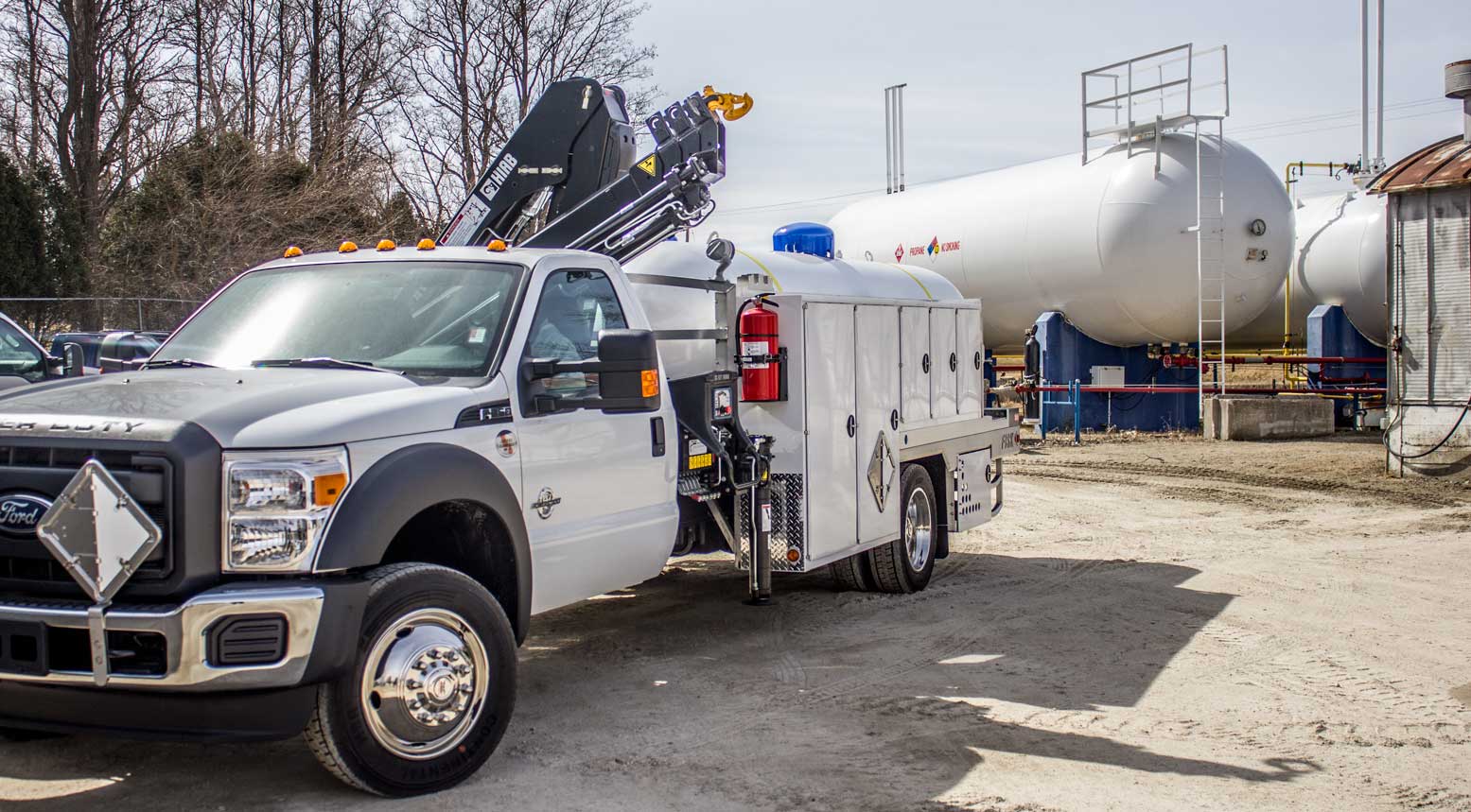 white truck with crane attached