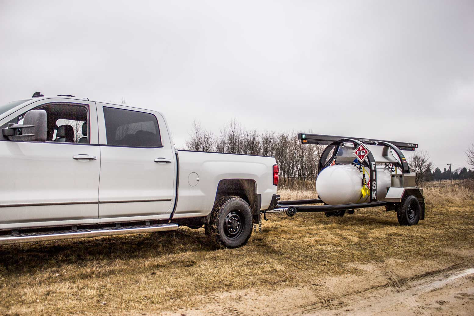 truck towing fisk tank